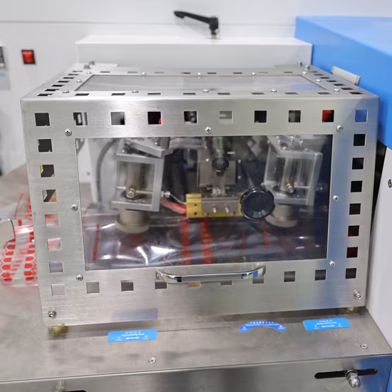 Empaquetadora automática de servilletas de papel y cubiertos de plástico